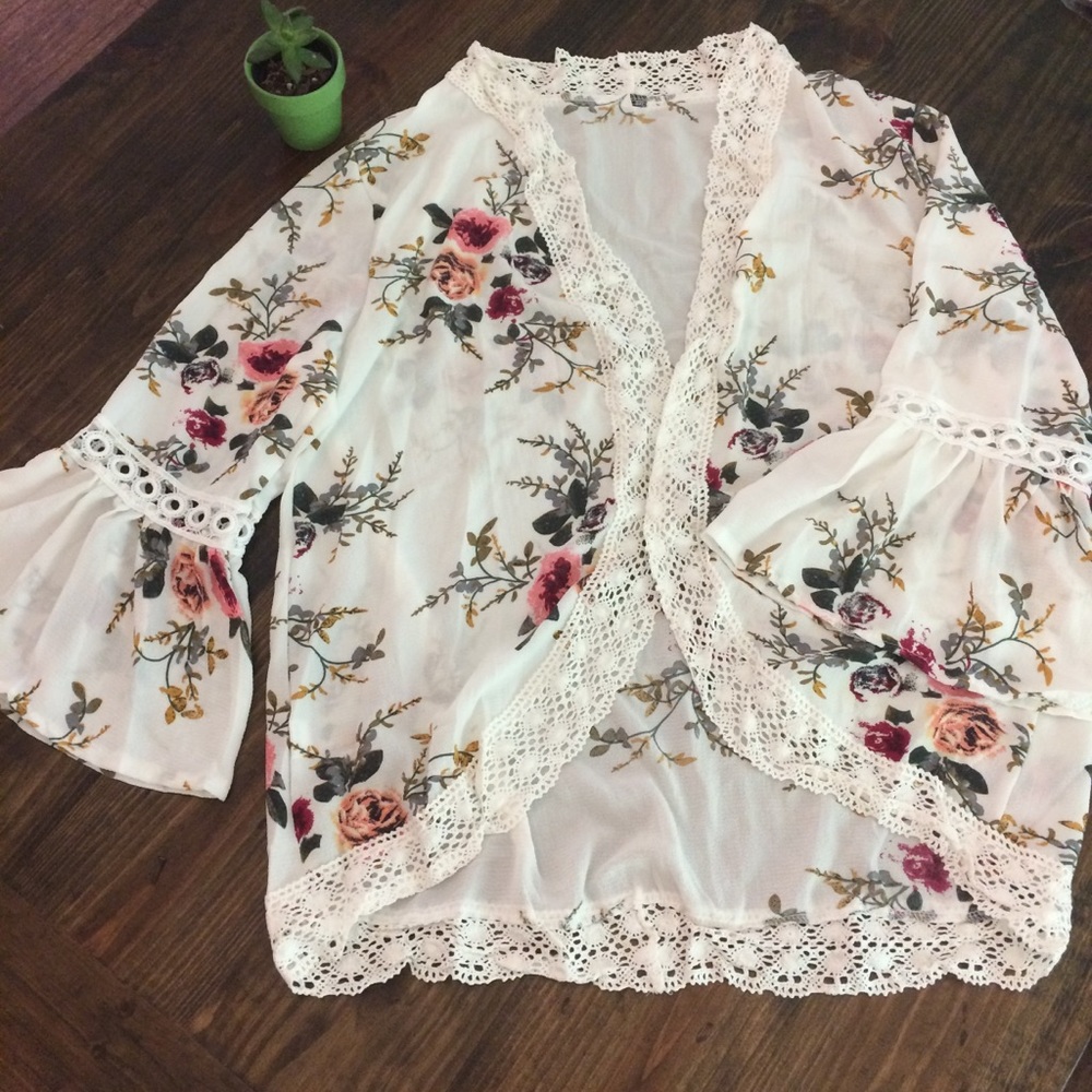 ❤️ Bell Sleeve Kimono - White Floral